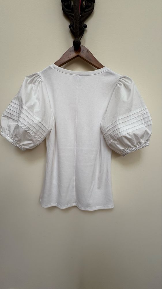 T-shirt de algodão com mangas balao em tecido.