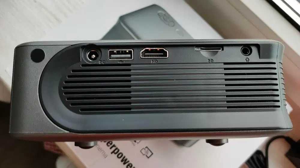 AUN A30C Pro аккумуляторный автономный мини Wifi проектор