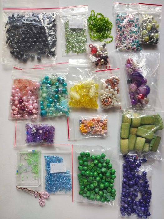 Zestaw kolorowych koralików