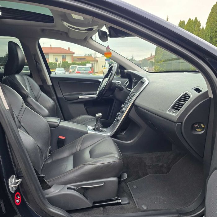 Volvo XC60      2016