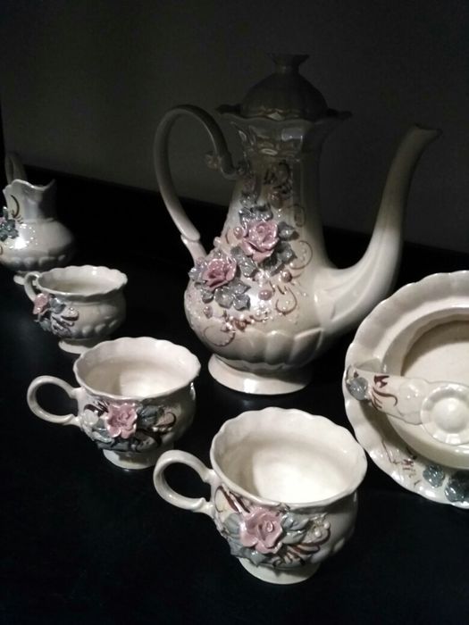 Терміновий розпродаж посуди.