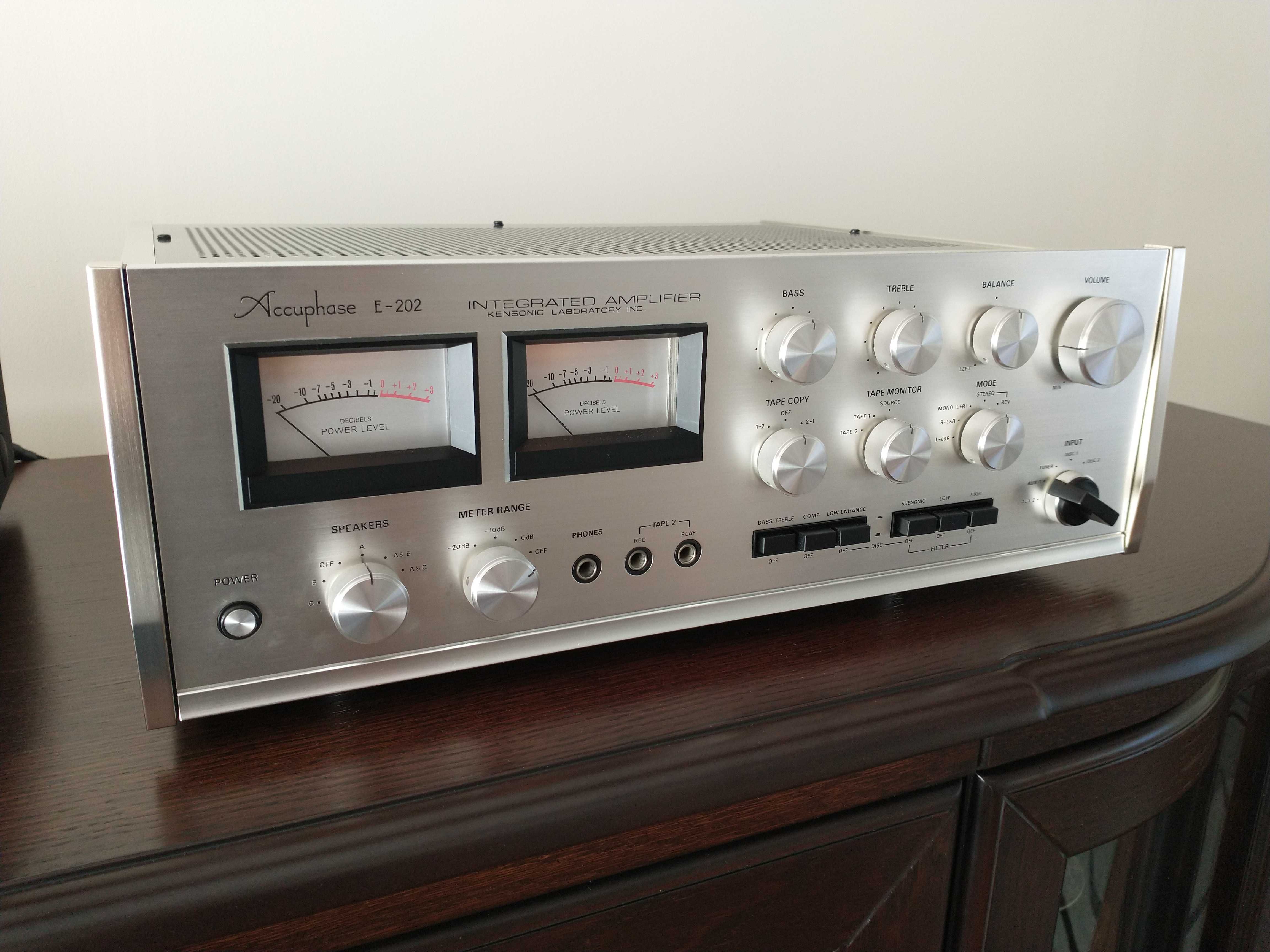 Wzmacniacz zintegrowany Accuphase E 202