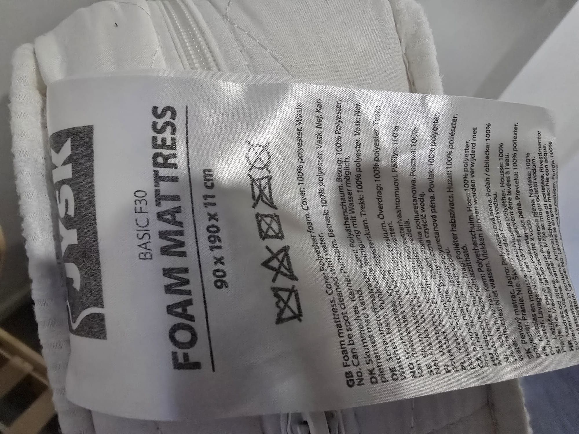 Cama solteiro com colchão e estrado