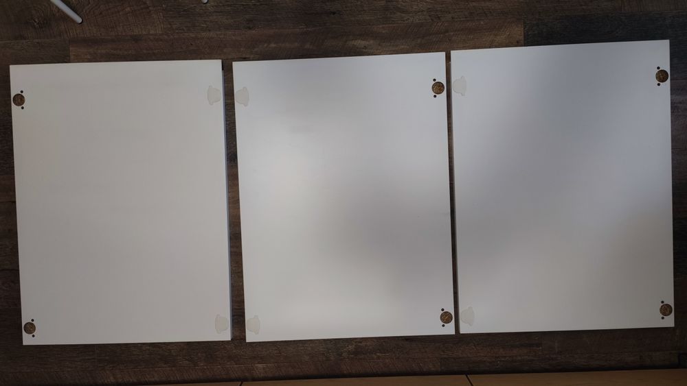 Fronty meblowe Ikea Voxtorp białe oraz ciemny orzech