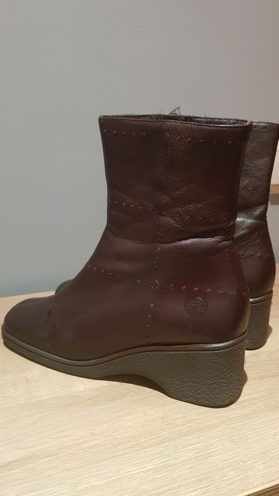 Botins em pele, cor castanho, tam.36