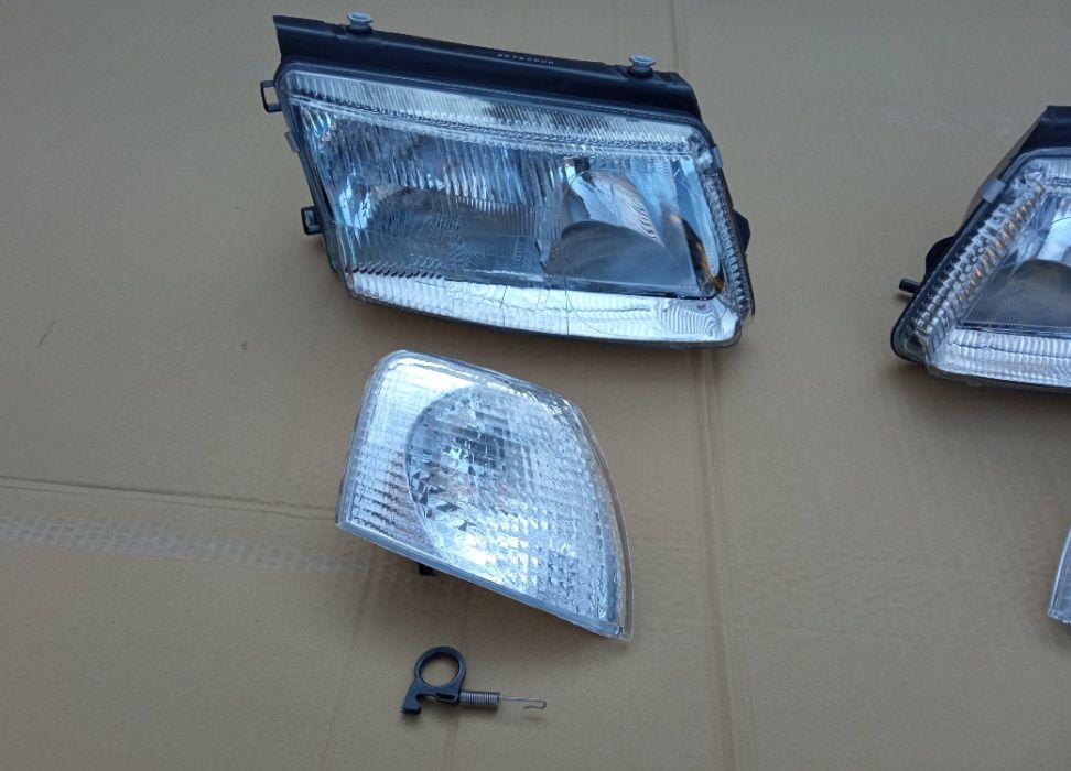 VW PASSAT B5 1996 - lampa przednia lewa + prawa + kierunkowskazy DEPO