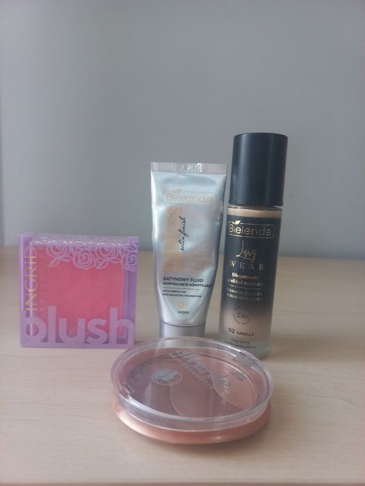 Alverde bronzer zestaw bielenda podkład ingrid róż rozświetlający