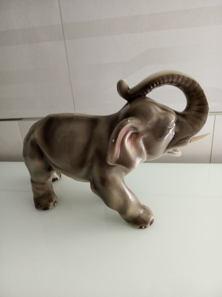 Elefante decorativo vintage em porcelana