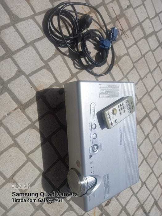 Projector Panasonic PT-LB60U Imagem Nítida | Estado Impecável!