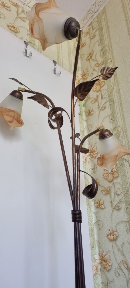 Lampa stojąca podłogowa