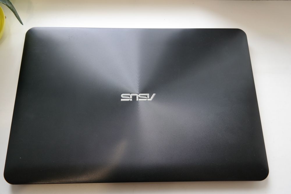 Asus R556l/i3-4030/ОЗУ-12gb/SSD-128/HDD-500/АКБ-2.5год