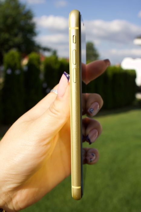 iPhone 11 128 GB + 24 obudowy gratis + szkło hartowane