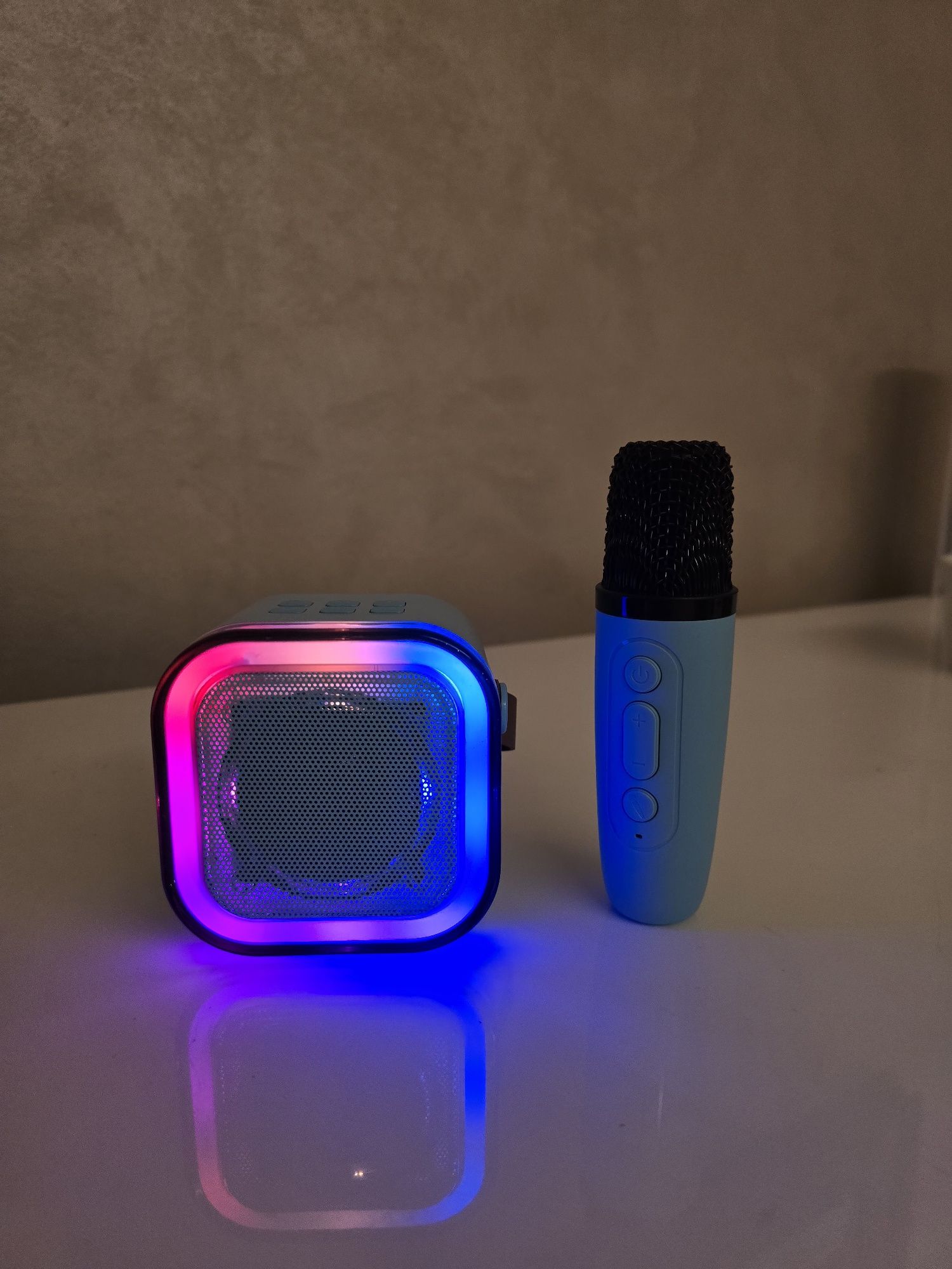 Karaoke z microfonem