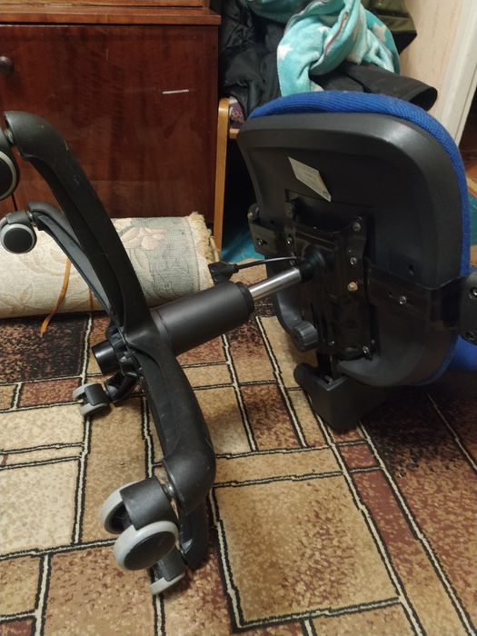 Кресло офисное .