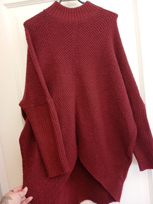 Bordowy sweterek