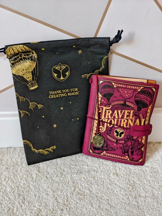 Dziennik podróży notes Tomorrowland Life Travel Journal 2025 pocztówki