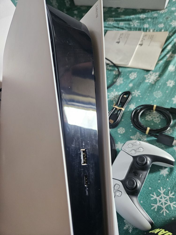 PlayStation 5 PS5 z napędem 825GB