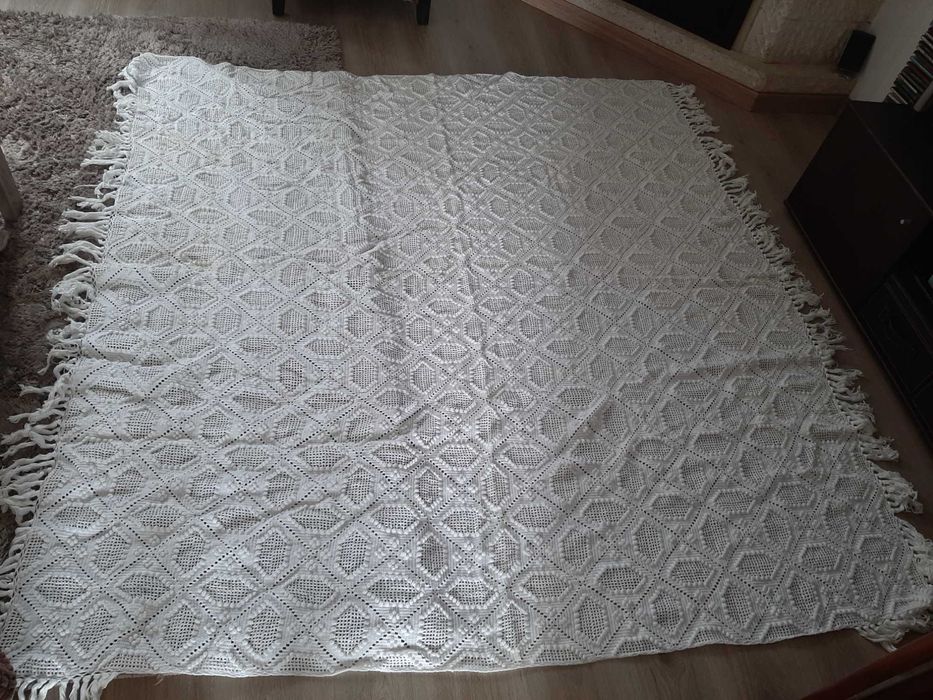 Colcha em renda feita à mão