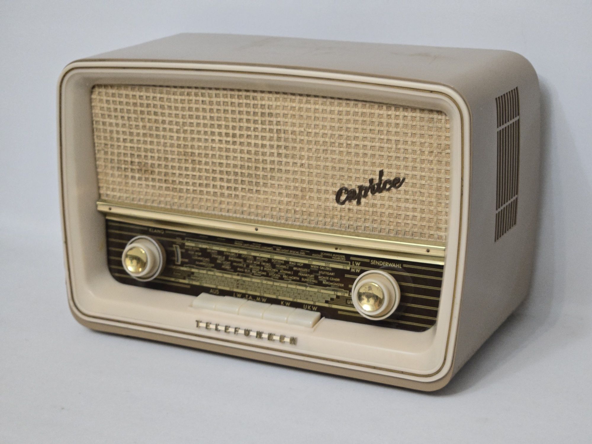 Rádio antigo reparado Telefunken