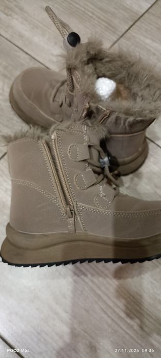 Зимове взуття для дівчинки