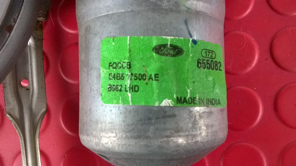 Motor Limpa Vidros Frente - E4B5-17500-AE [FORD KA+]