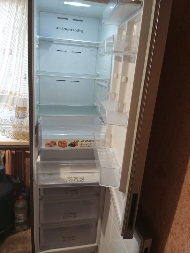 Холодильник двухкамерный б/у