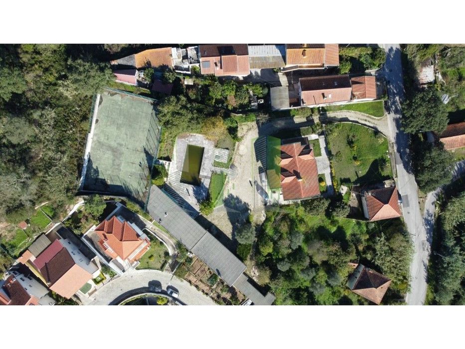 Moradia BI-FAMILIAR com piscina e campo de Tenis em Coimbra