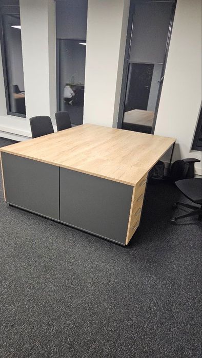 Zestaw mebli biurowych