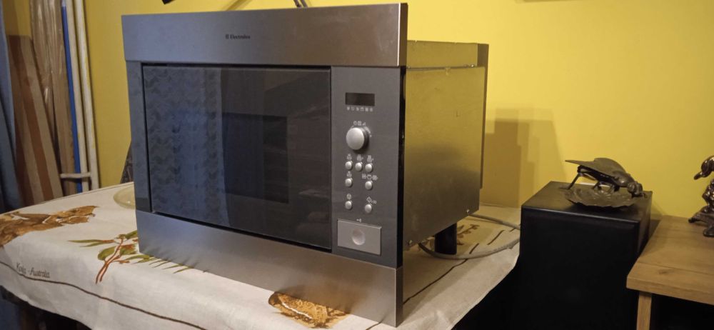 Mikrofala do zabudowy Electrolux EMS 26405X kolor: inox
