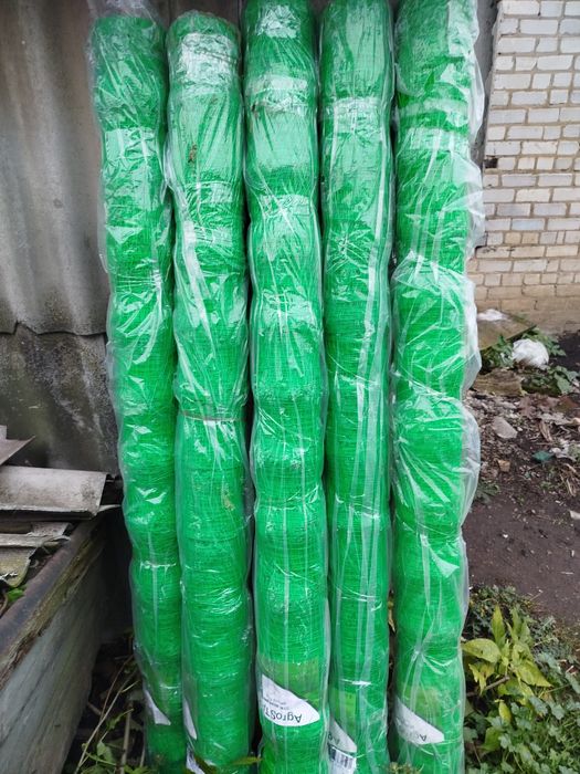 Сітка огуречна.призначена для підтримки огірків.