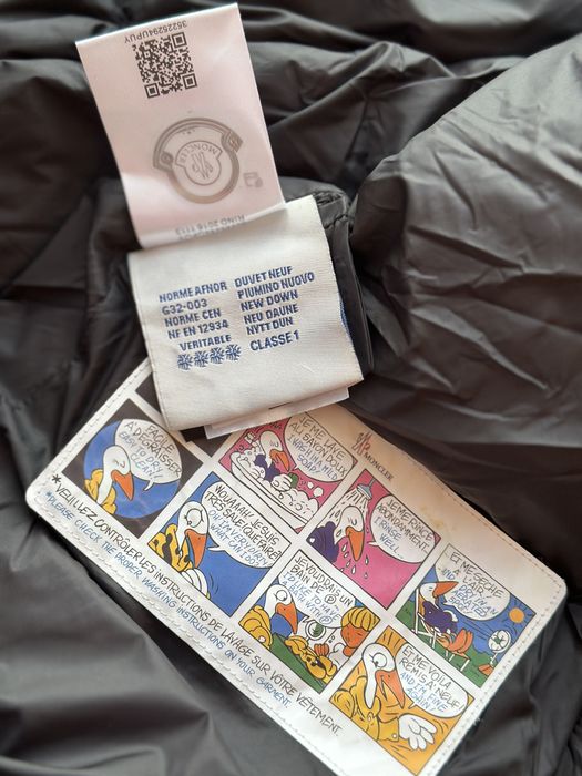 Жіночий чорний довгий пуховик moncler з хутром на капюшоні ,3