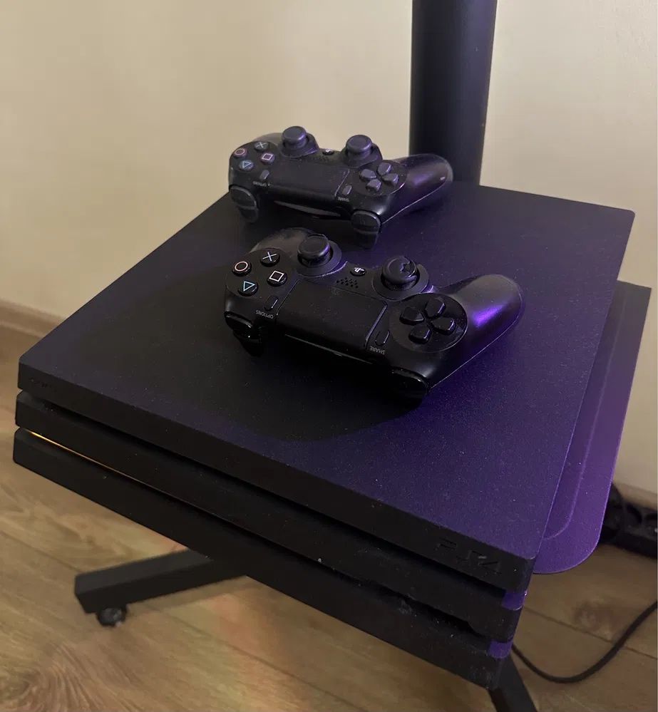 PlayStation PS4 PRO 1TB+ 2x pady + JBL słuchawki (Zestaw)