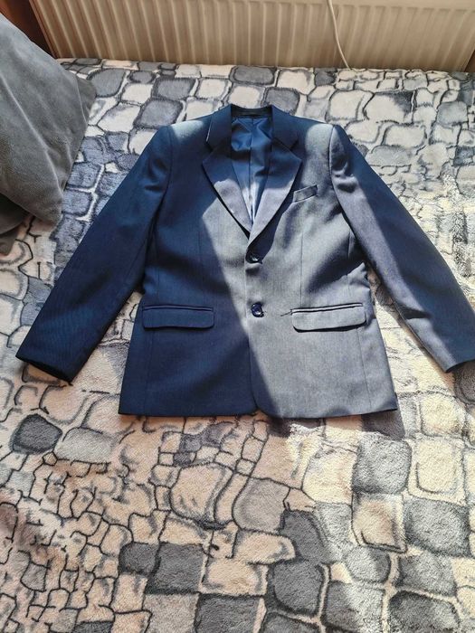 Do sprzedania garnitur dla chłopca na 152 cm + buty rozmiar 35.
