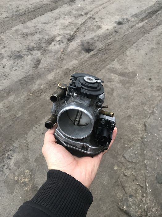 Продам дросельну заслонку на пасат б5