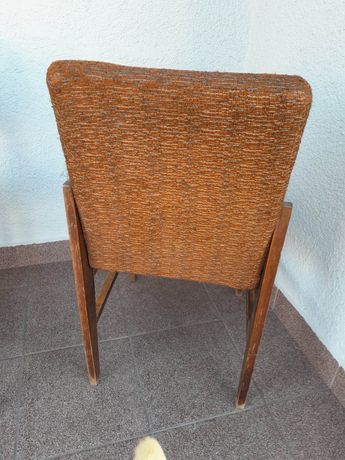 Krzesło z miękkim siedliskiem i oparciem