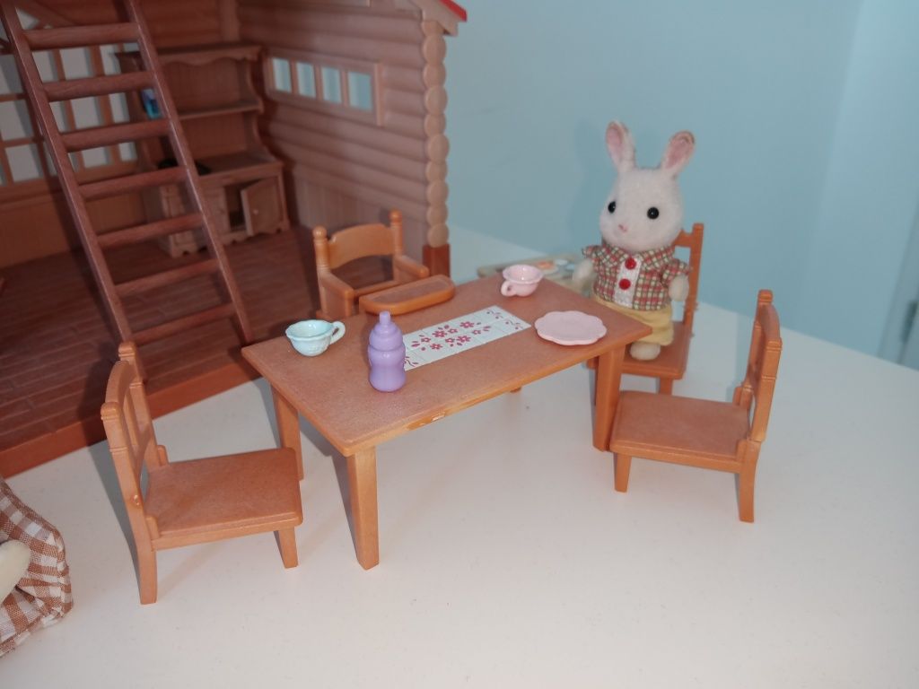 Sylvanian families domek z akcesoriami, łazienka,króliczki,plac zabaw.