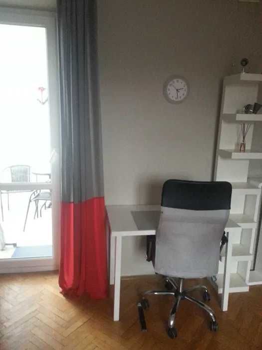 Tkanina czerwona, 1 m.b. za 10 zł, mam kilkanaście metrów