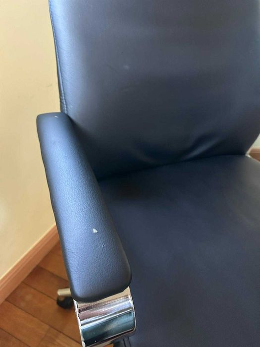 Cadeiras de escritório Leon em pele sintética