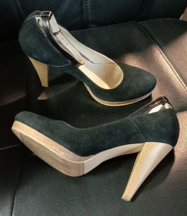 Туфли женские из натуральной черной замши.