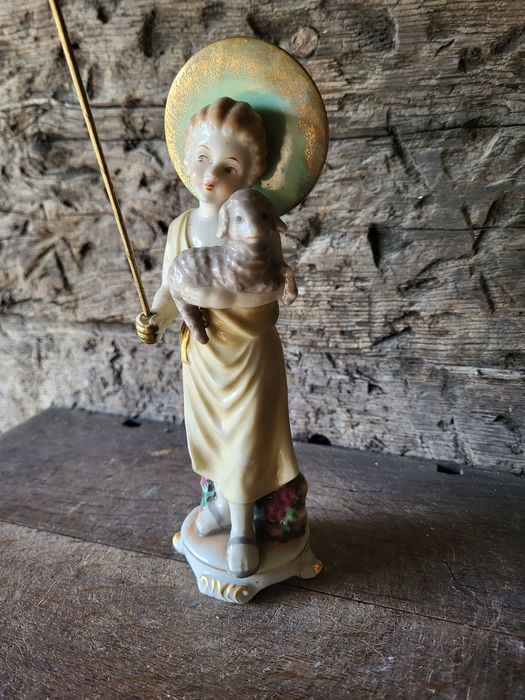 Porcelanowa figurka Pan Jezus Dobry Pasterz