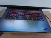 Laptop  z podkładką chłodzącą i mikrofonem