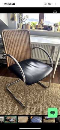 Krzesło z rattanem i skórzanym siedziskiem