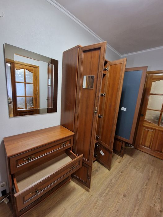 Шафа (201×190×36) з комодом (86×75×38) у гарному стані