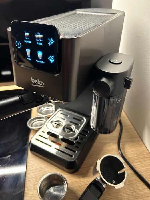 Ekspres BEKO CaffeExperto CEP5464DX z modułem do kapsułek Nespresso
