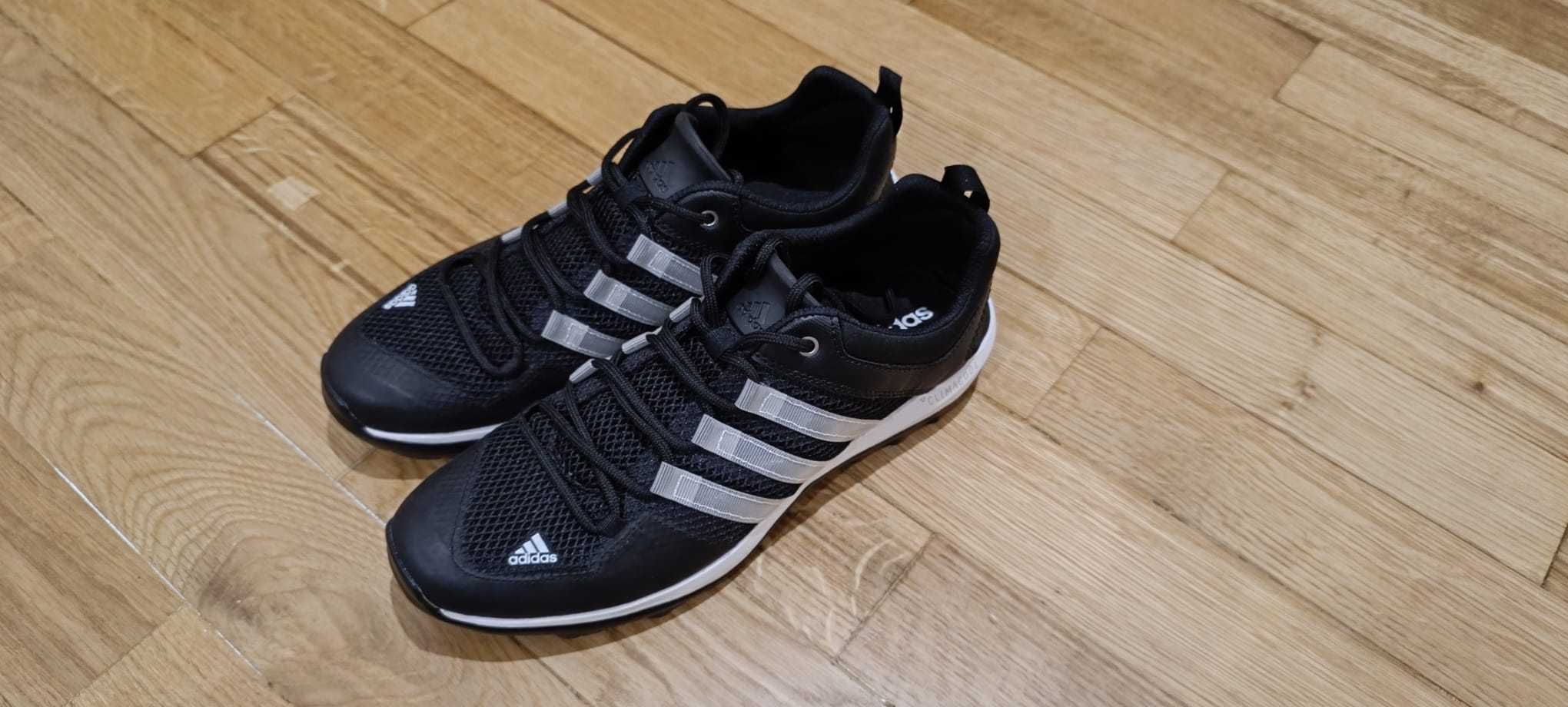 Sapatilhas adidas 43
