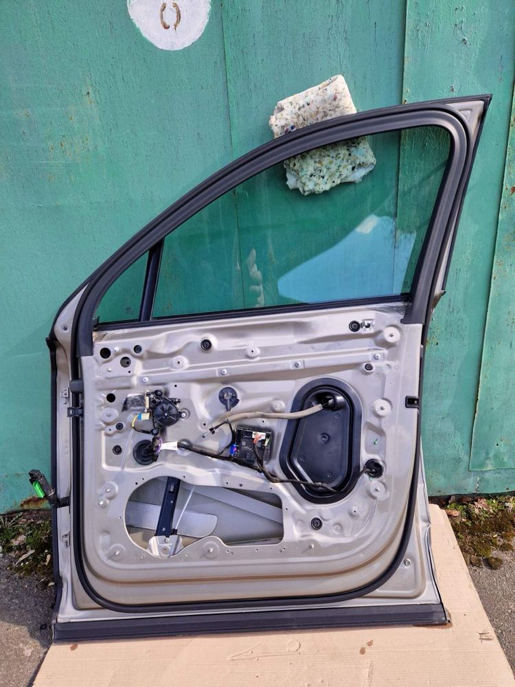 Дверка права ліва Audi Q7 2015-2020 4M0831051 4M0831052 колір Z1U