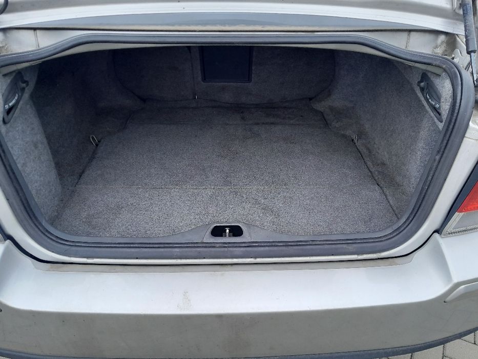 Samochod volvo s6