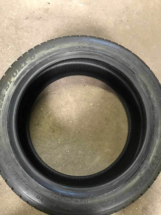 Opona 255 45 R20 Dunlop Zima