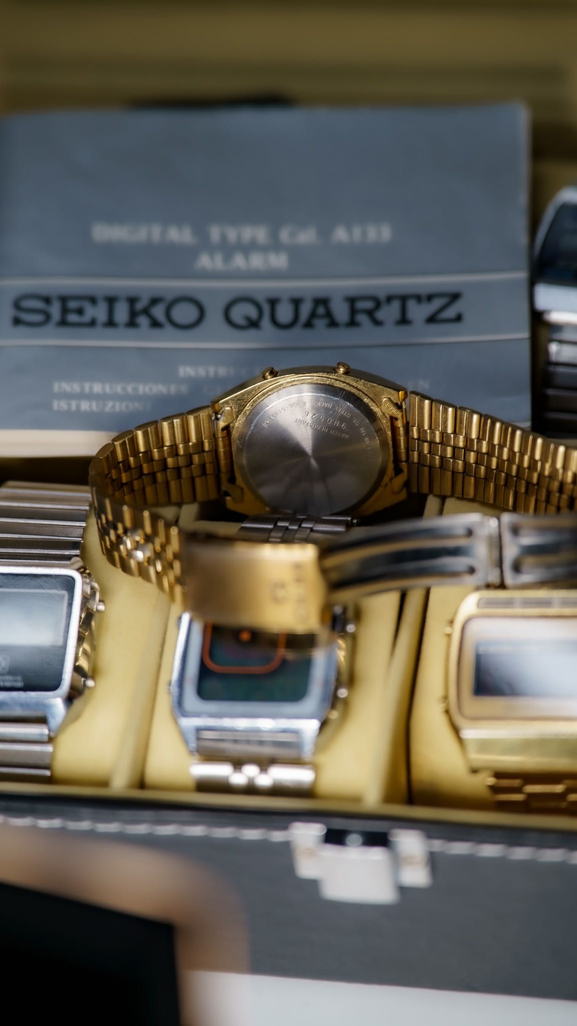 SEIKO Zegarek elektroniczny na rękę złoty model A904