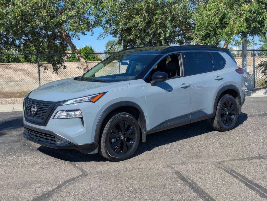 Nissan Rogue SV      2023